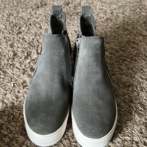 Steve Madden wedgie heal